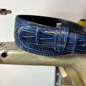 BWT. Genuine alligator navy blue #40